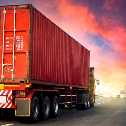 Poids lourd optimisant son itinéraire grâce à un logiciel de routing pour transporteurs